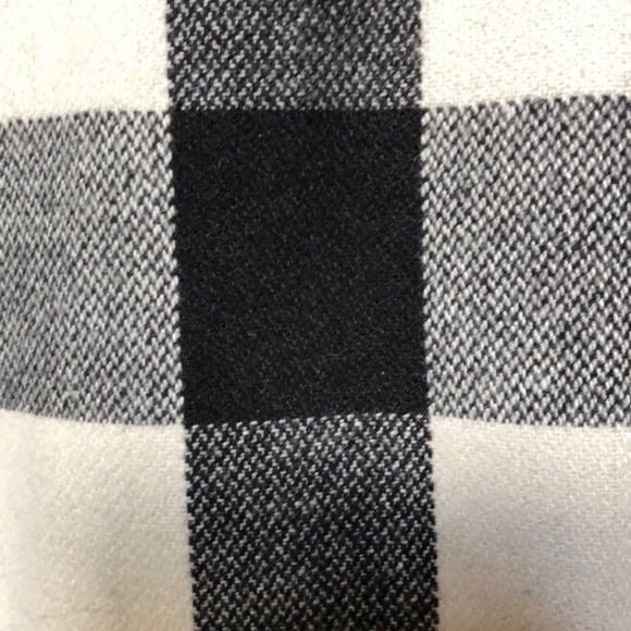 Taylor Swifts Banana Republic Plaid Skirt - Picture 5 of 8